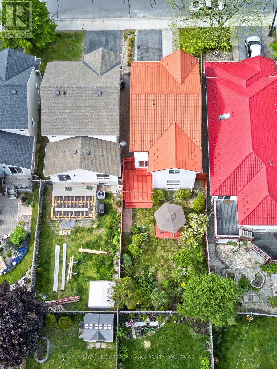 435 MAUREEN STREET - 38