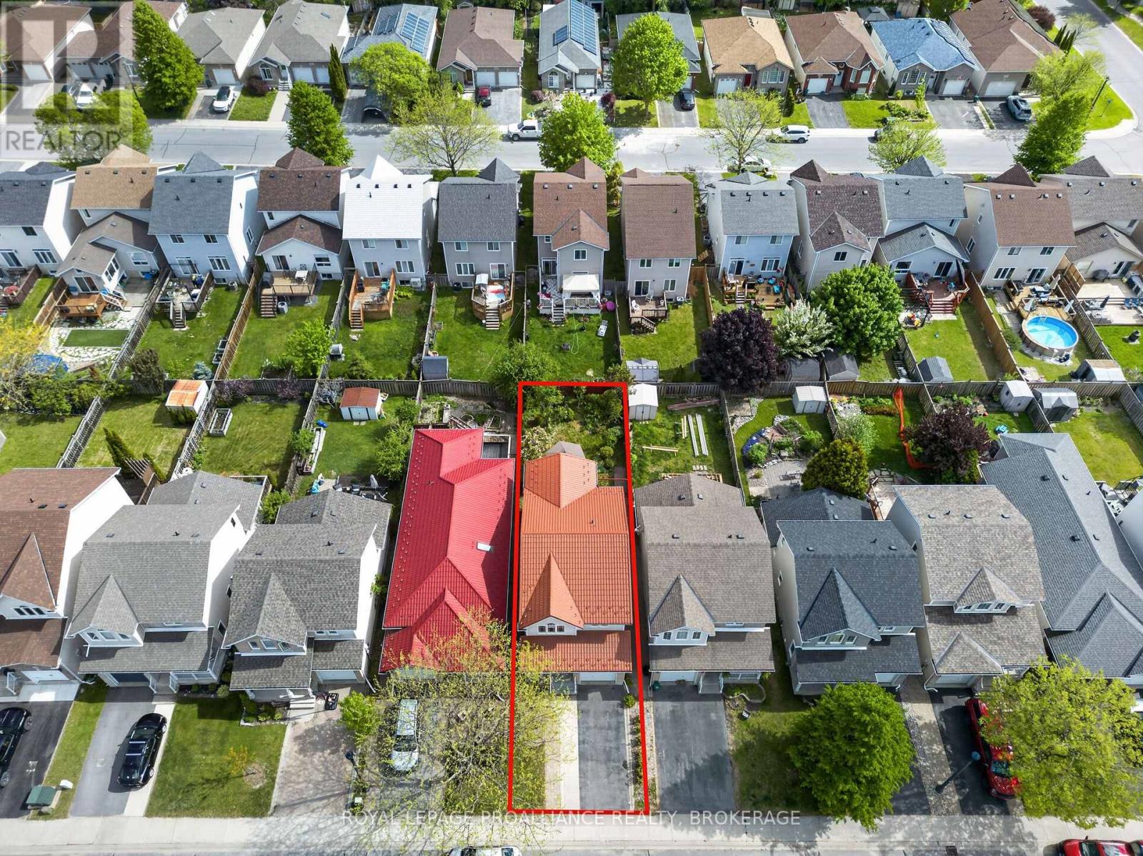 435 MAUREEN STREET - 39