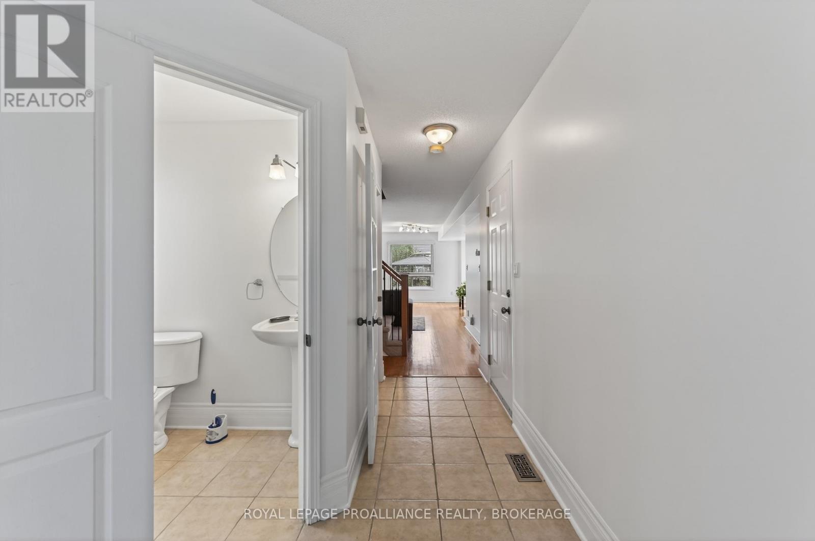 435 MAUREEN STREET - 4