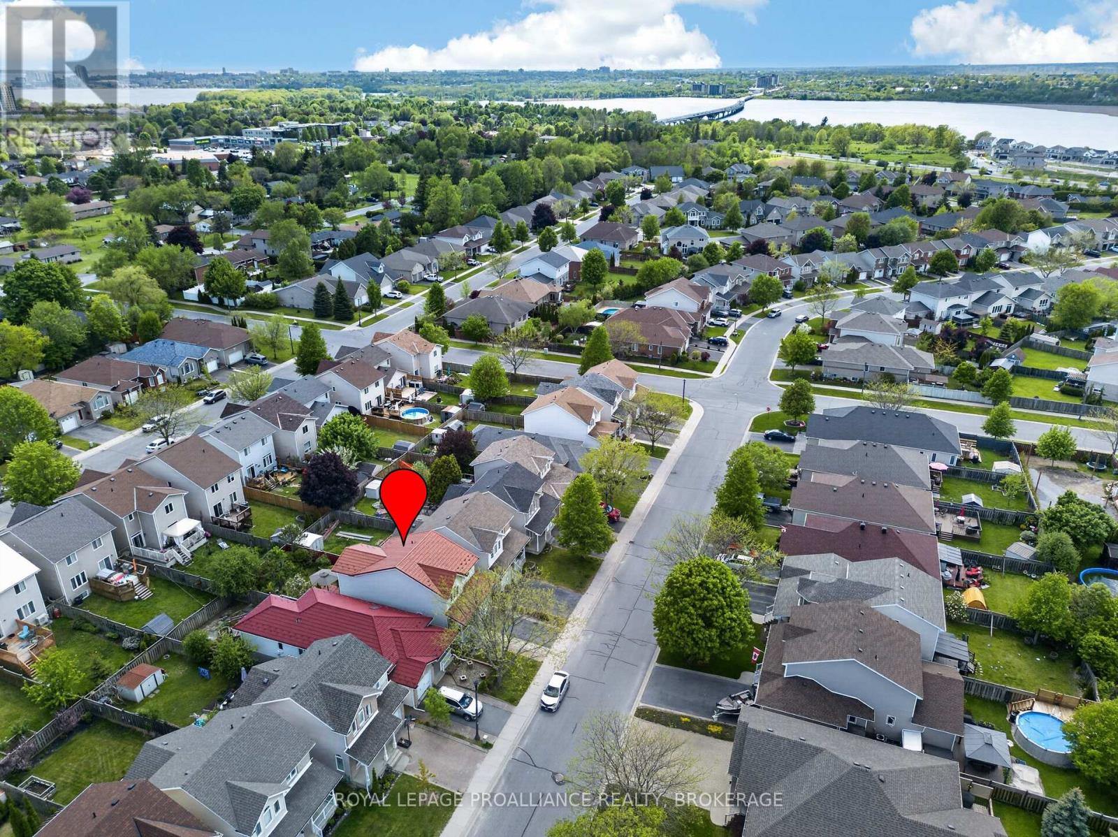 435 MAUREEN STREET - 40