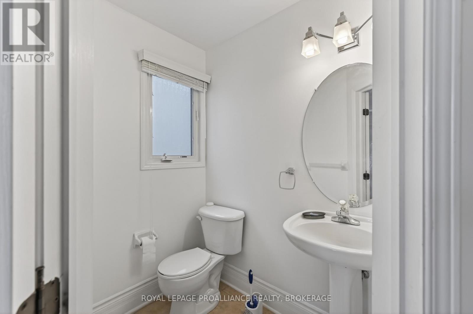 435 MAUREEN STREET - 5