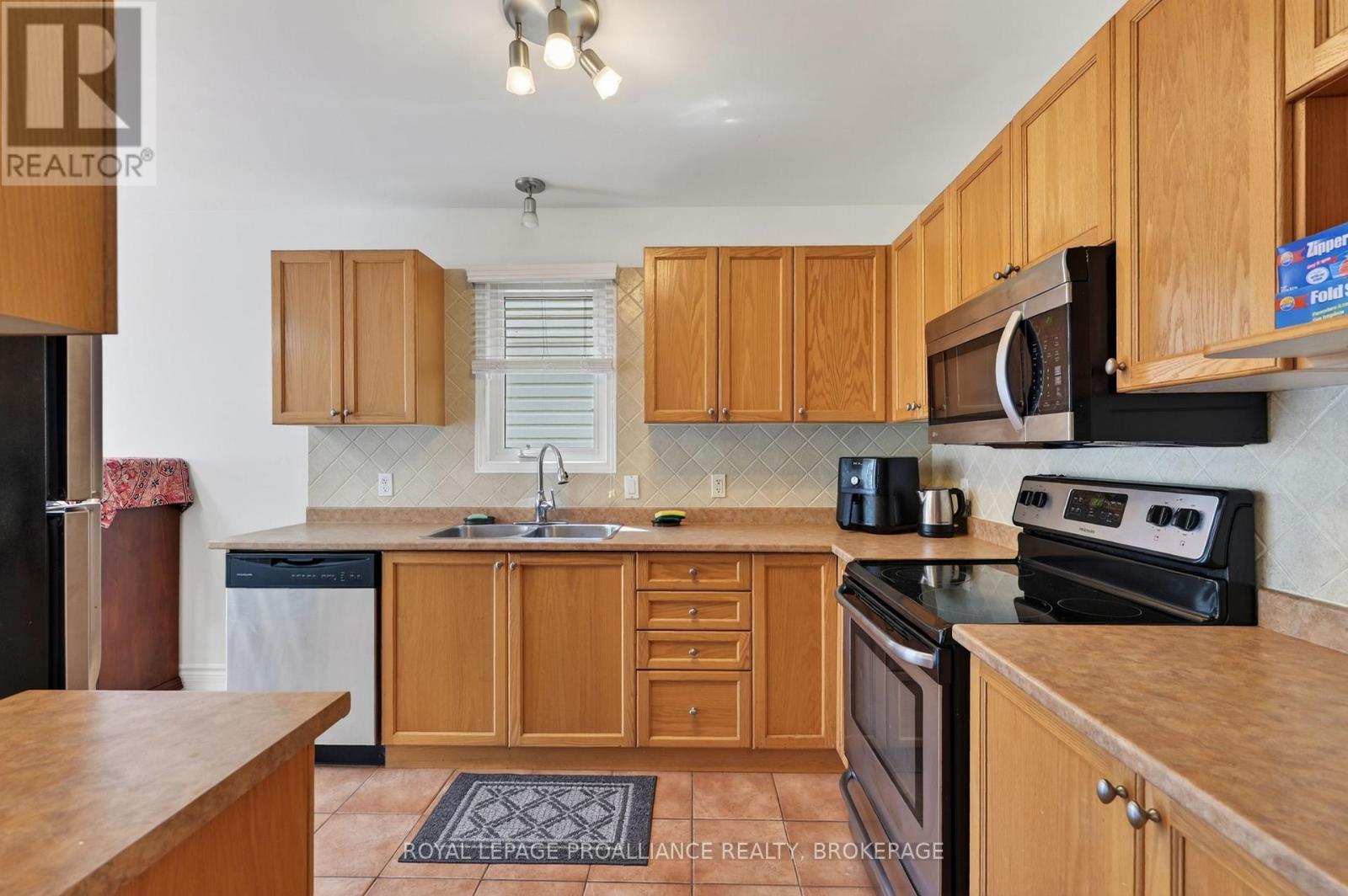 435 MAUREEN STREET - 7