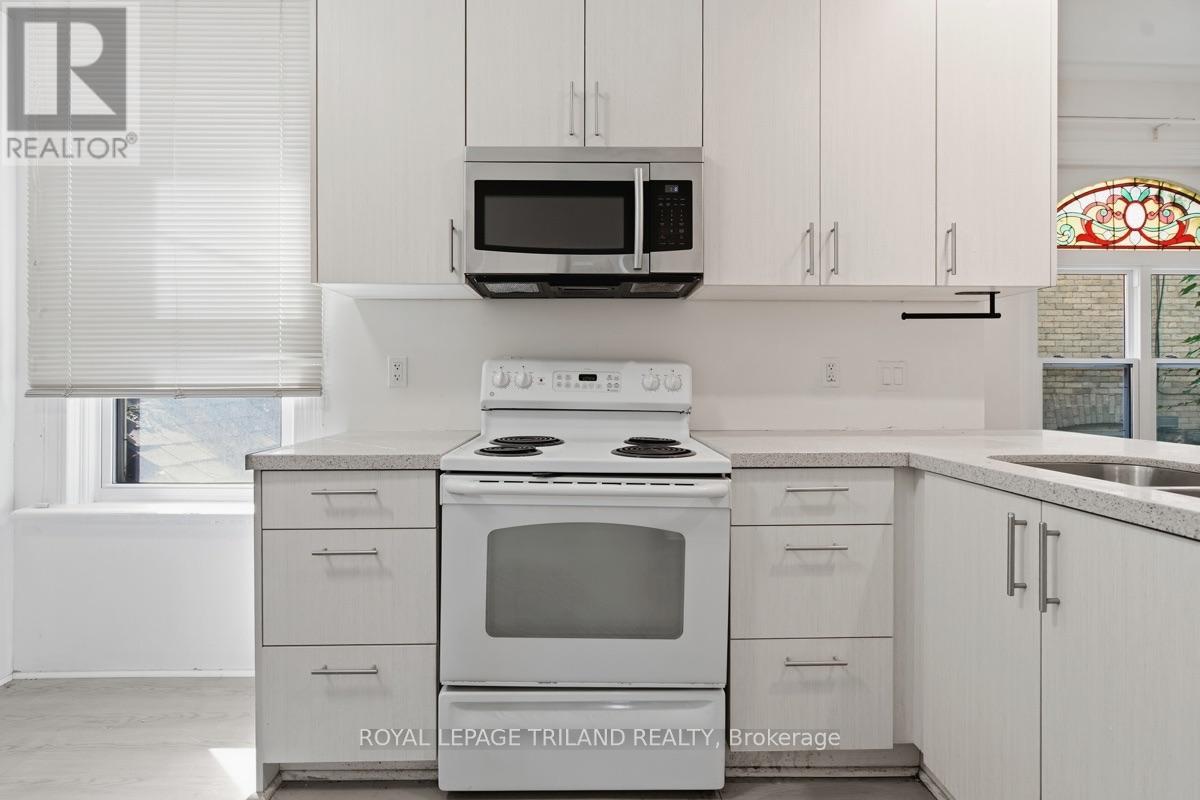 960 RICHMOND STREET - 11
