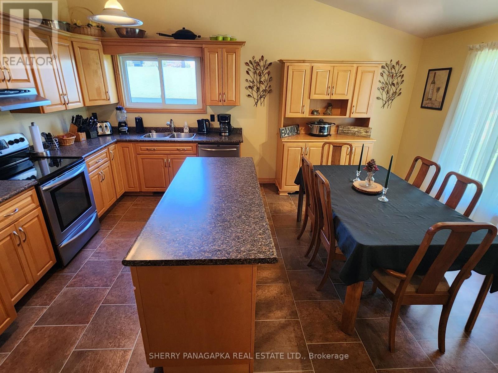 8 MCPHEE AVENUE - 17