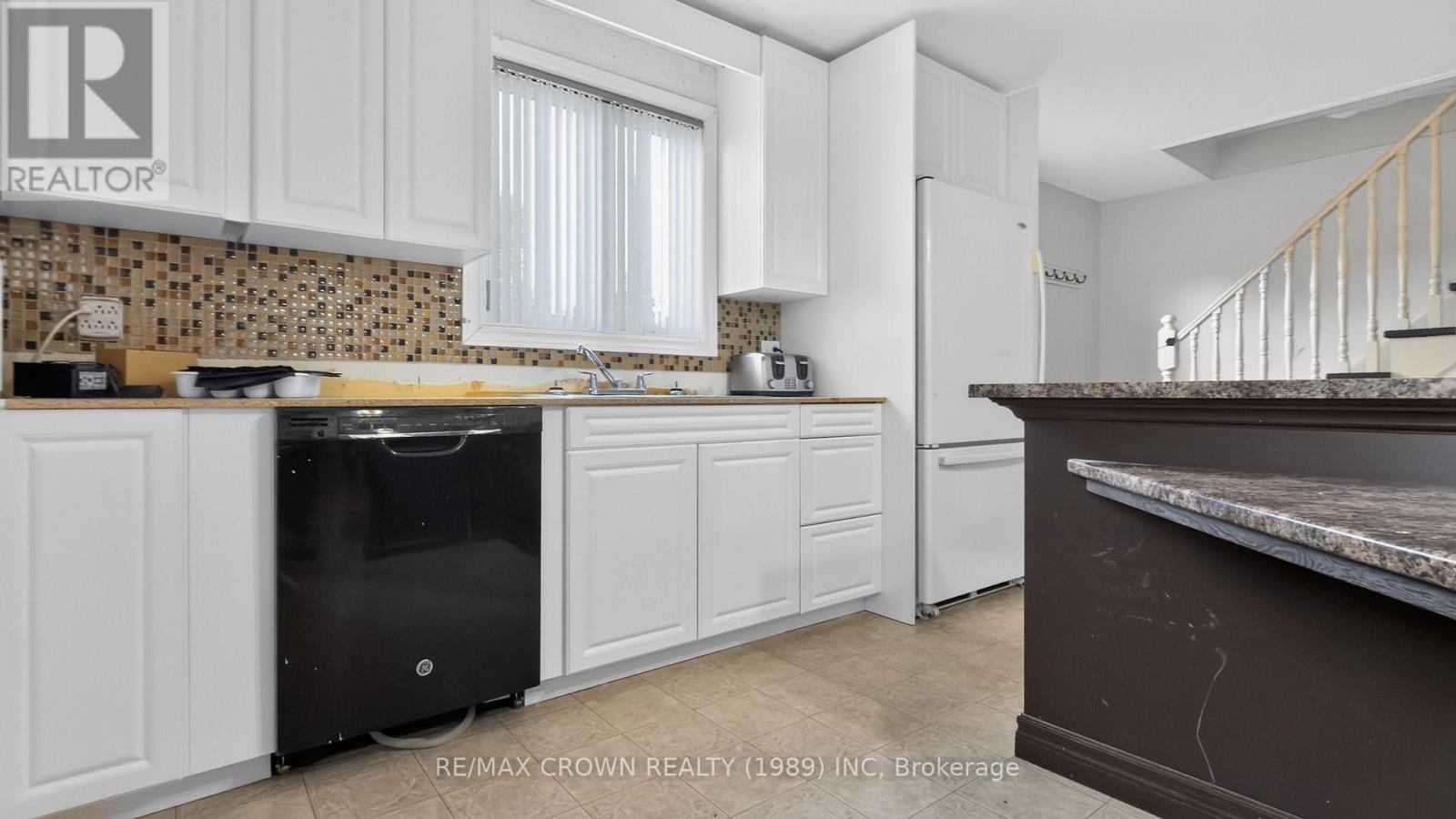 524 KITCHENER STREET - 10