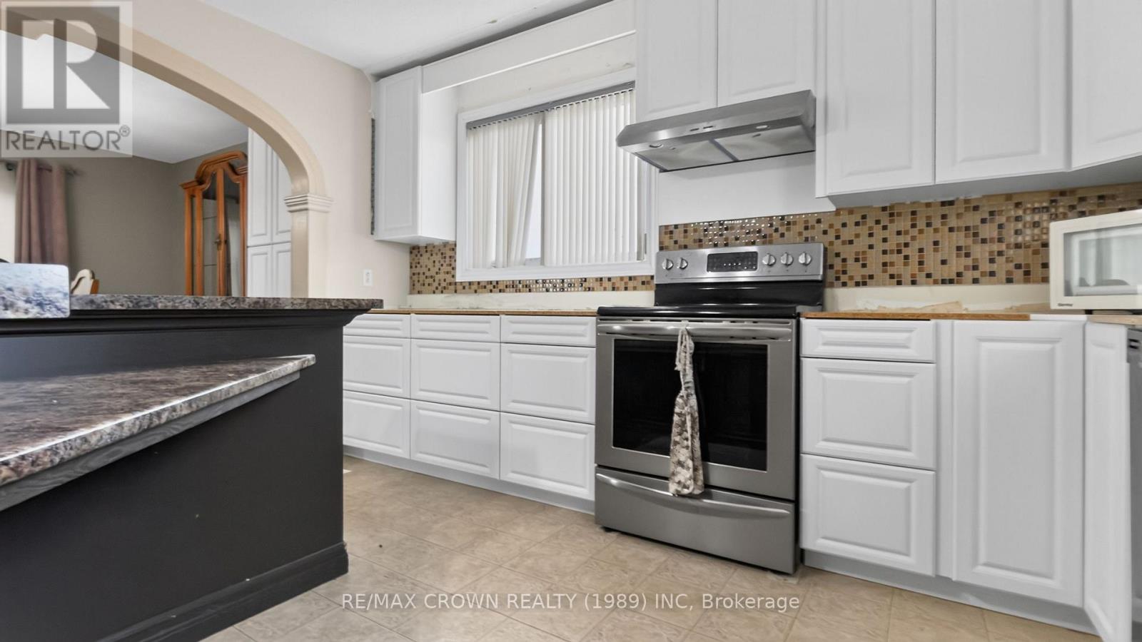 524 KITCHENER STREET - 11