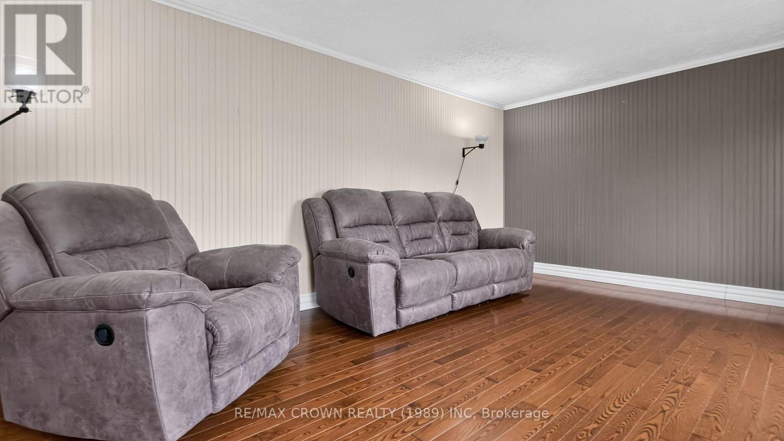 524 KITCHENER STREET - 17