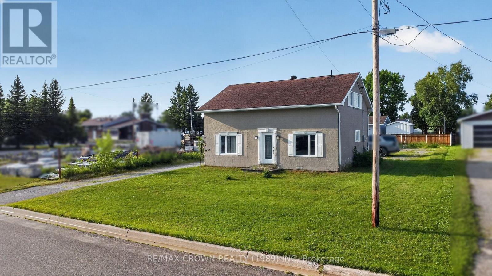 524 KITCHENER STREET - 2