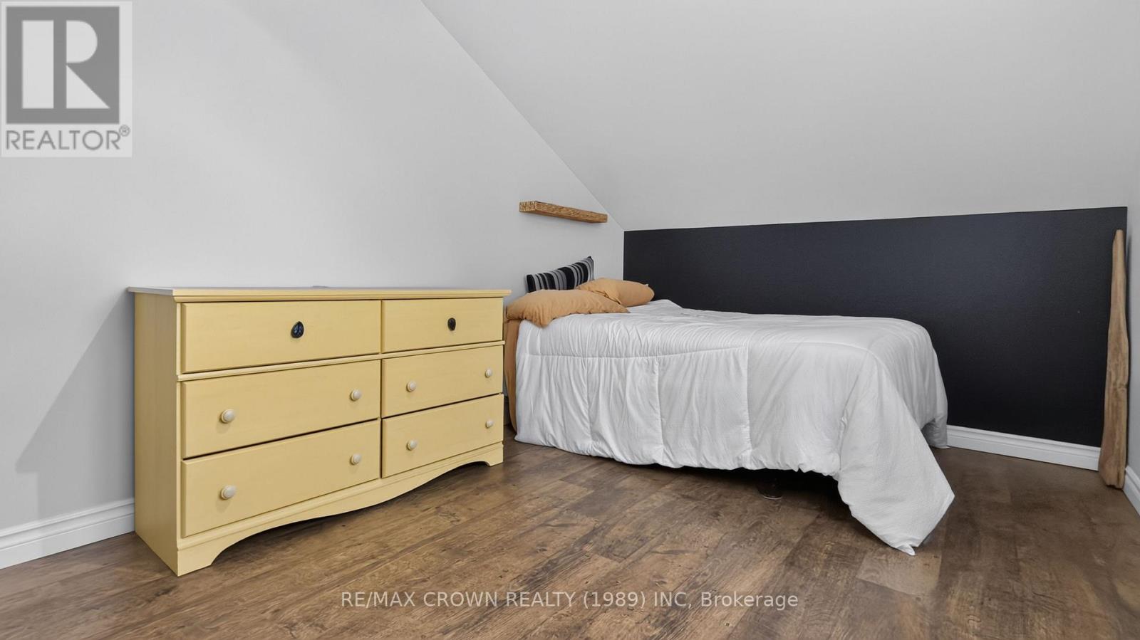 524 KITCHENER STREET - 24