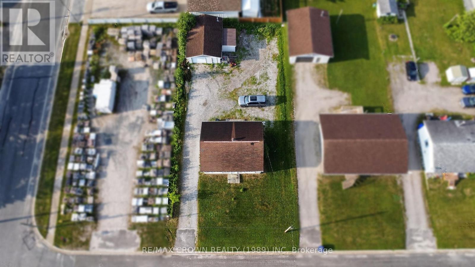 524 KITCHENER STREET - 3