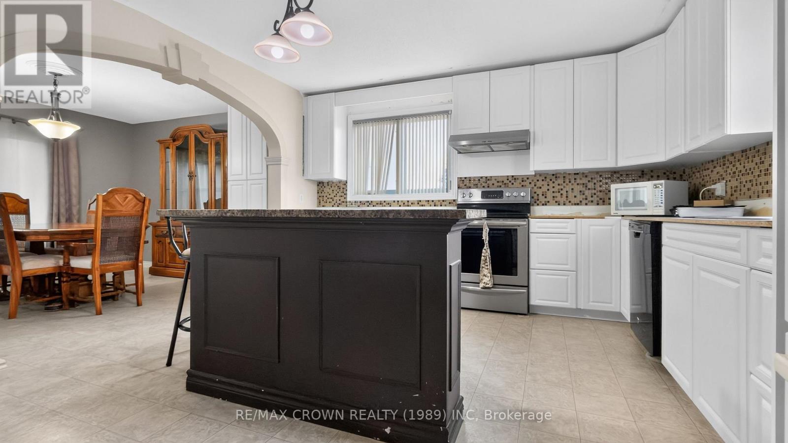 524 KITCHENER STREET - 9