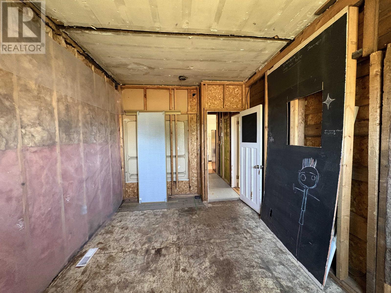 808 Portage AVE - 11