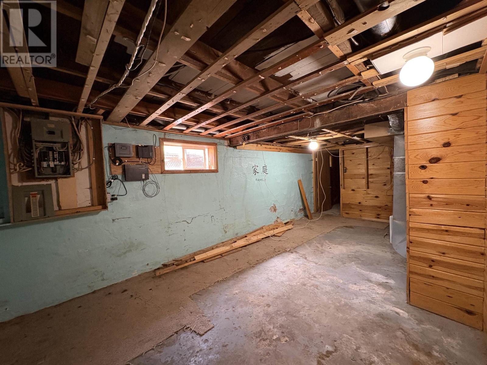 808 Portage AVE - 22