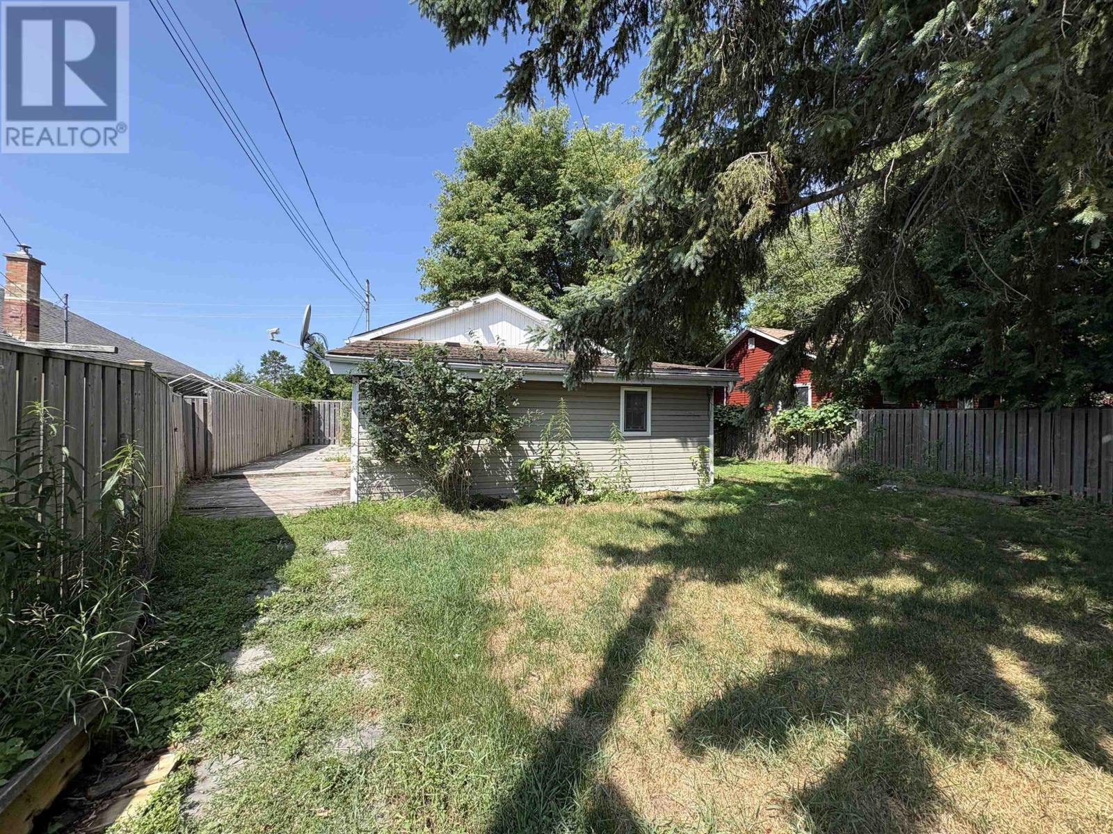 808 Portage AVE - 29