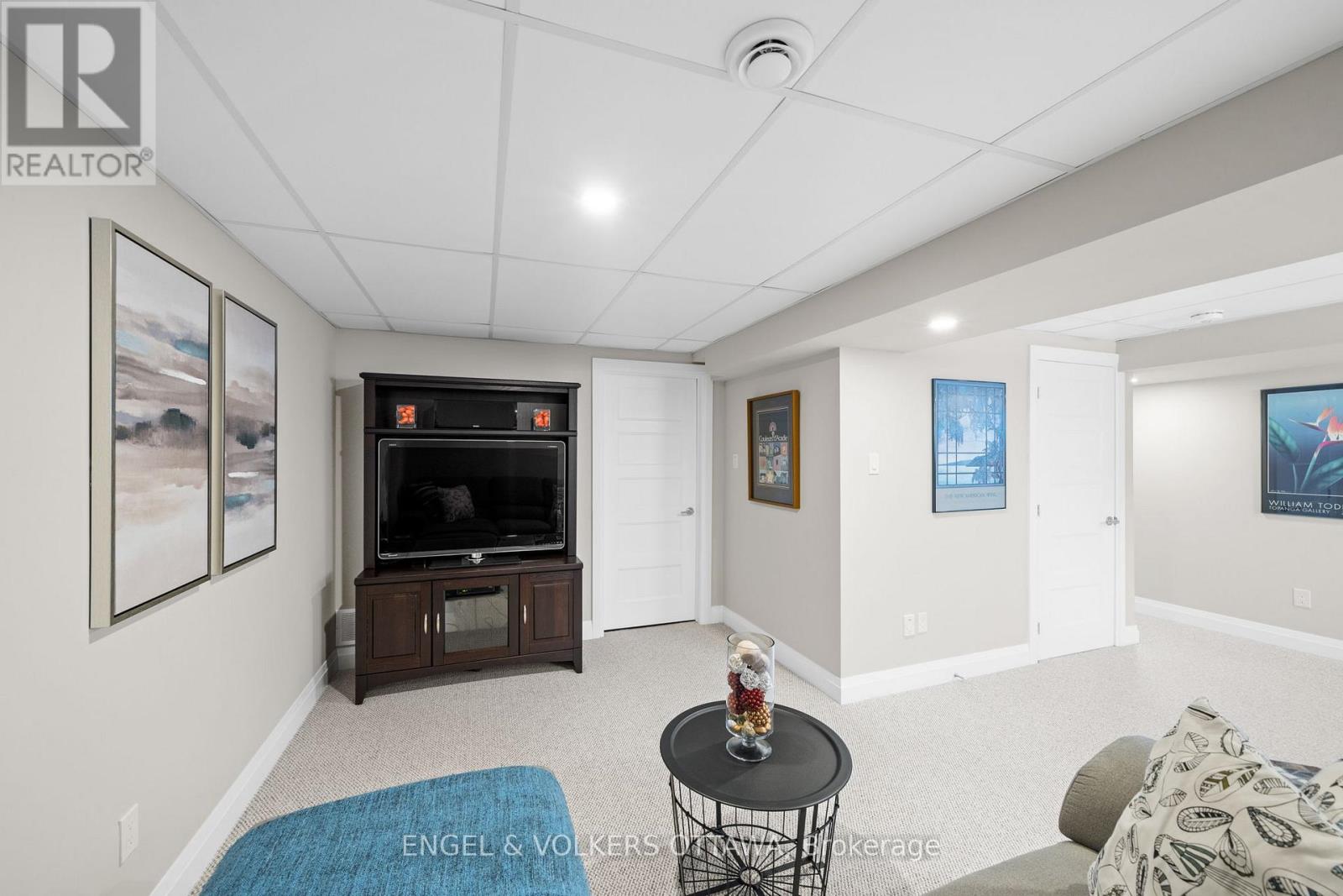 147 BLACKHORSE DRIVE - 29