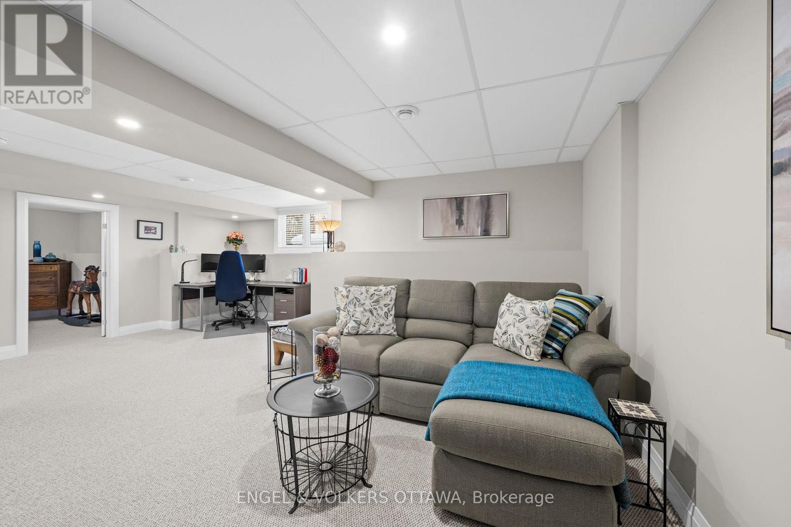 147 BLACKHORSE DRIVE - 30