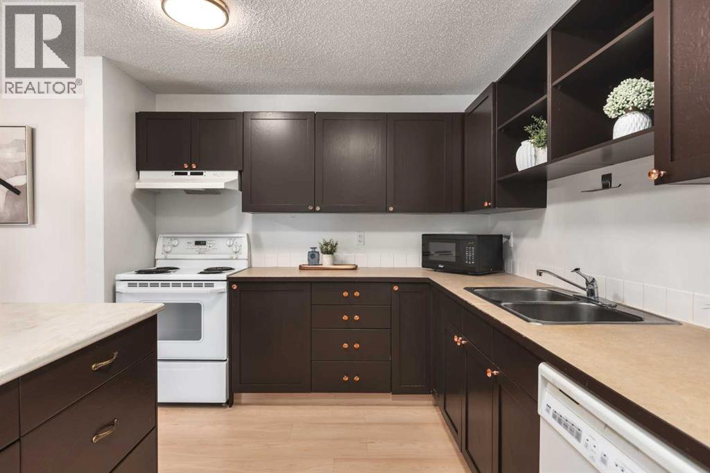 305, 550 Westwood Drive SW, Westgate, Calgary photo 3