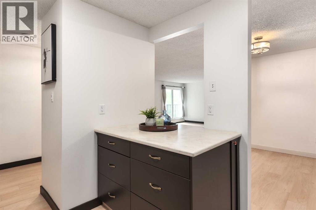 305, 550 Westwood Drive SW, Westgate, Calgary photo 5