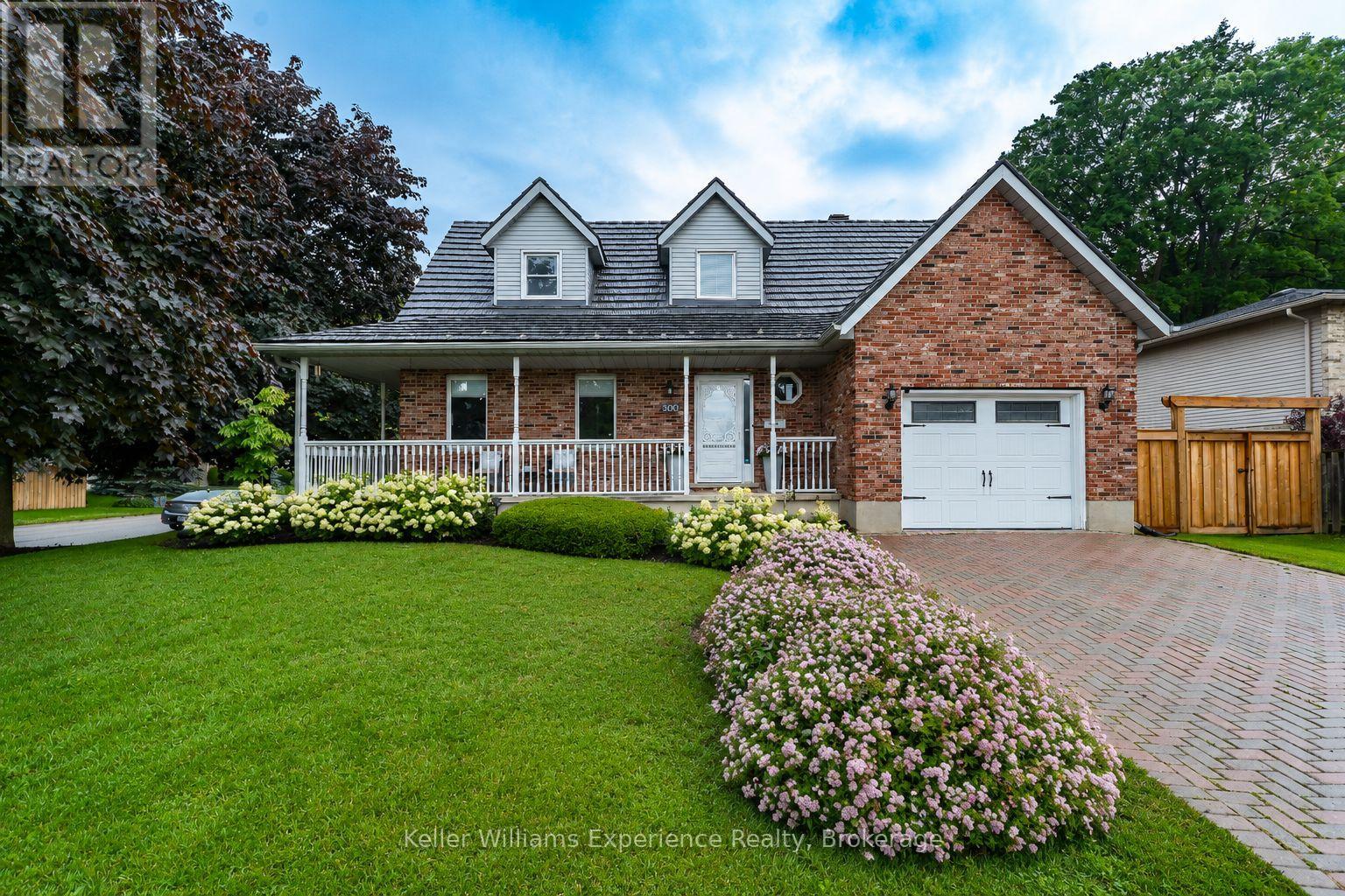 300 4TH AVENUE W - Image 37
