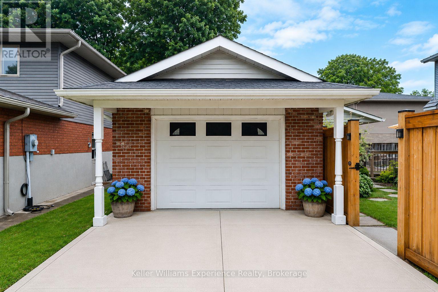 300 4TH AVENUE W - Image 39