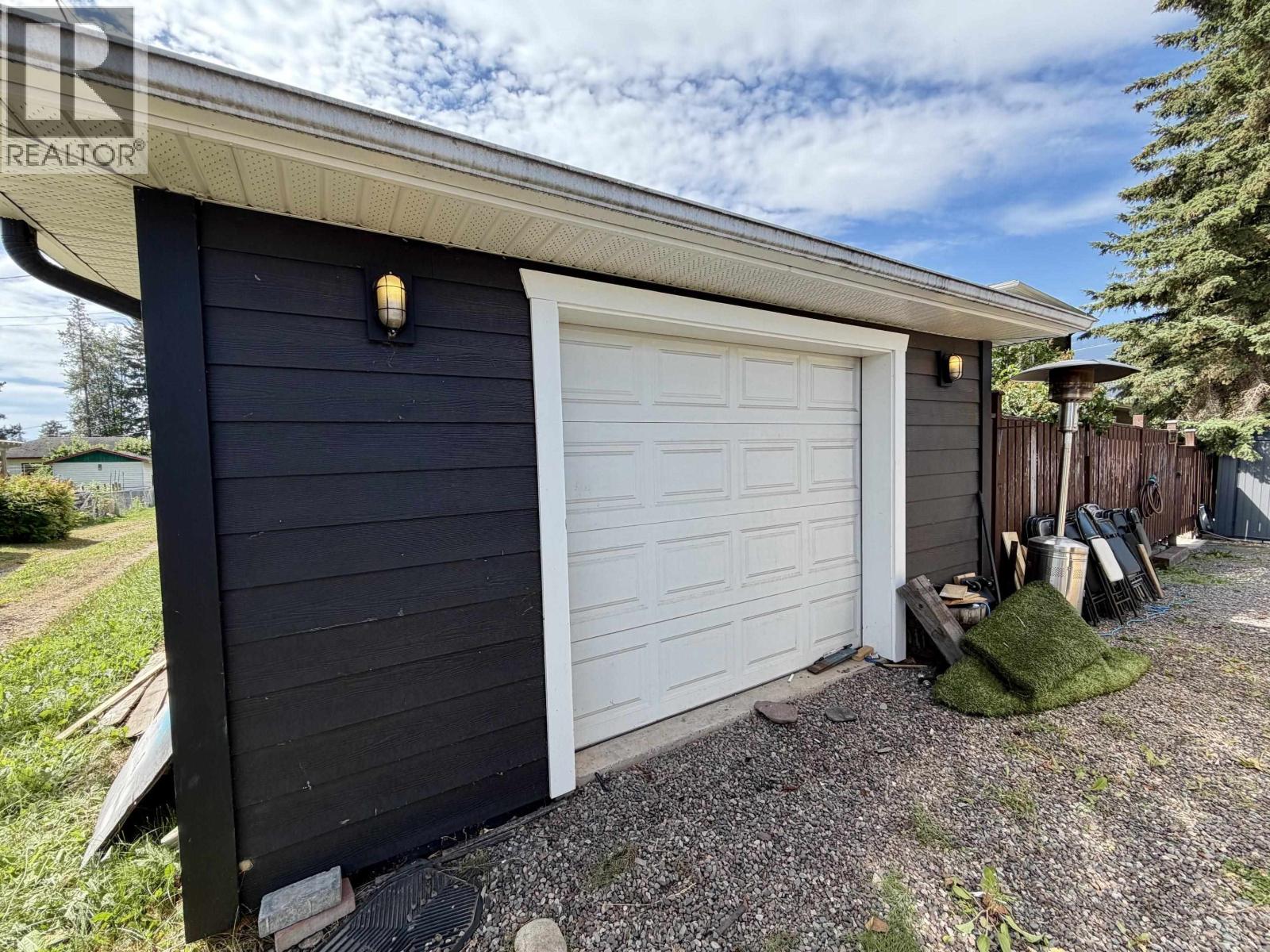 3888 11TH AVENUE - 35