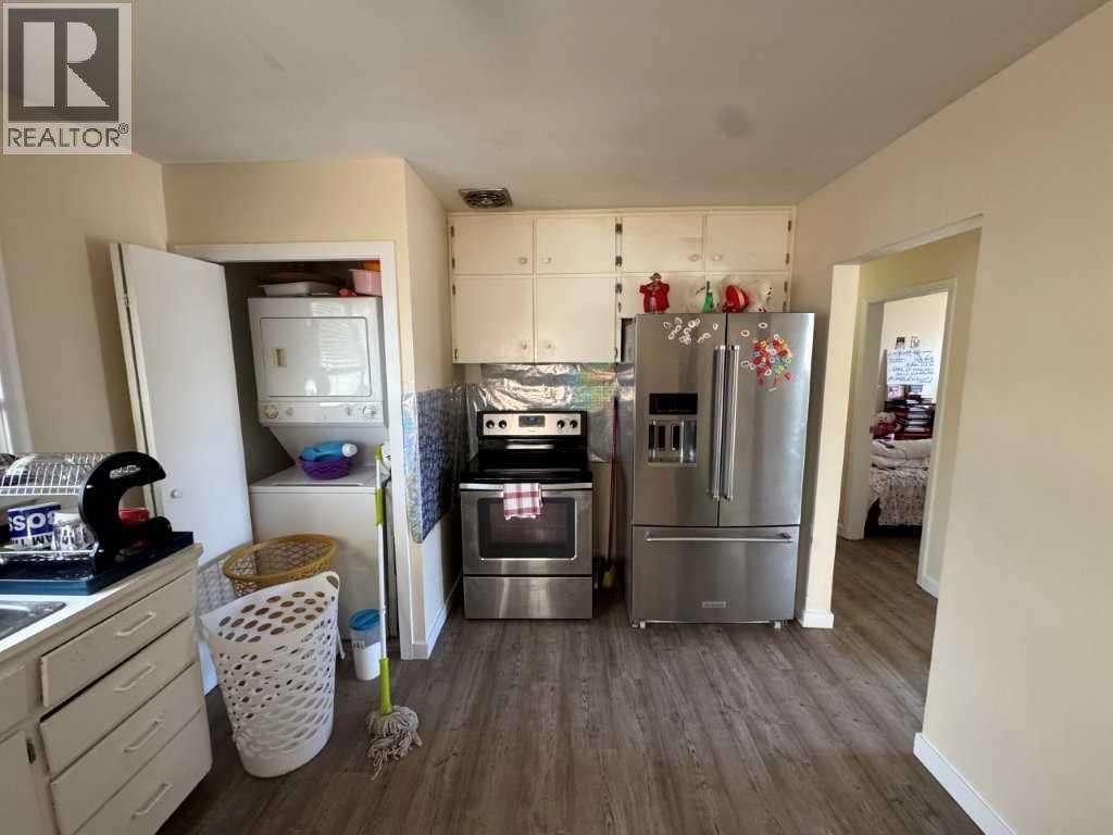 6014 56 Avenue - 14