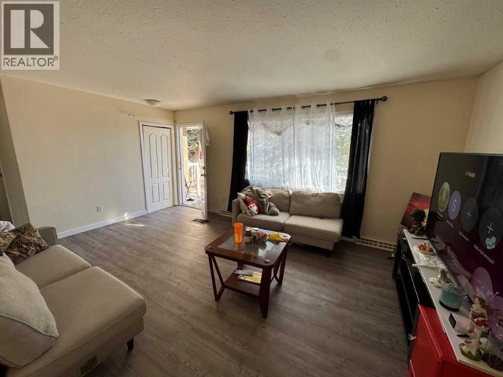 6014 56 Avenue - 15