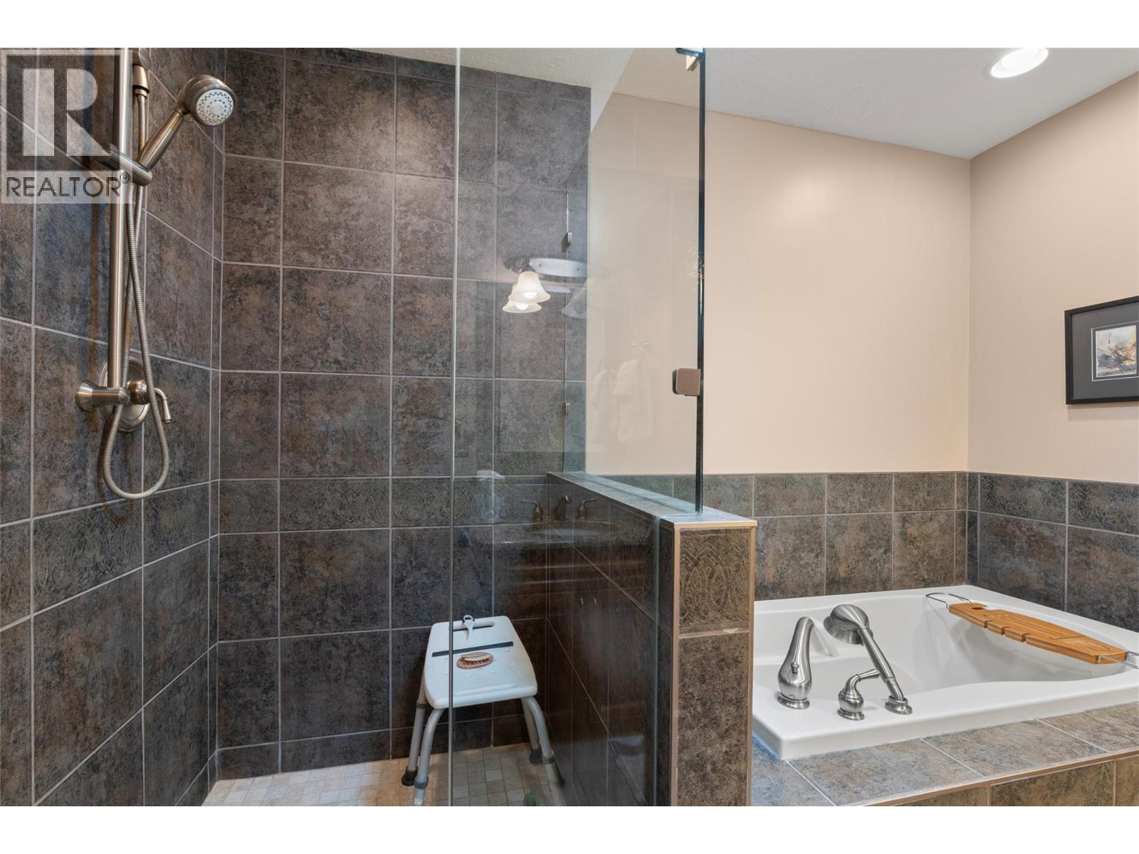 #16 6172 Squilax-Anglemont Road - 31