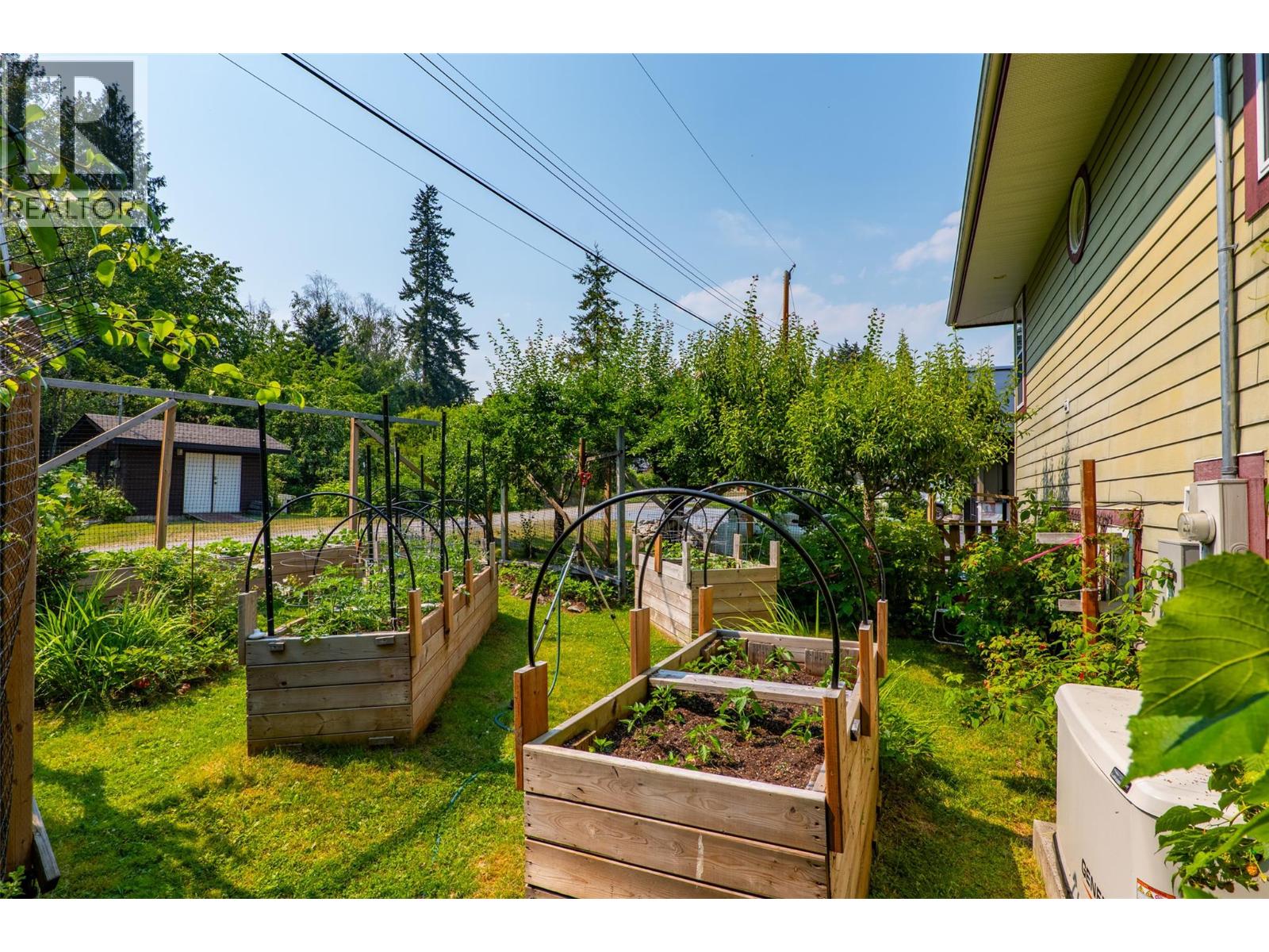 #16 6172 Squilax-Anglemont Road - 39