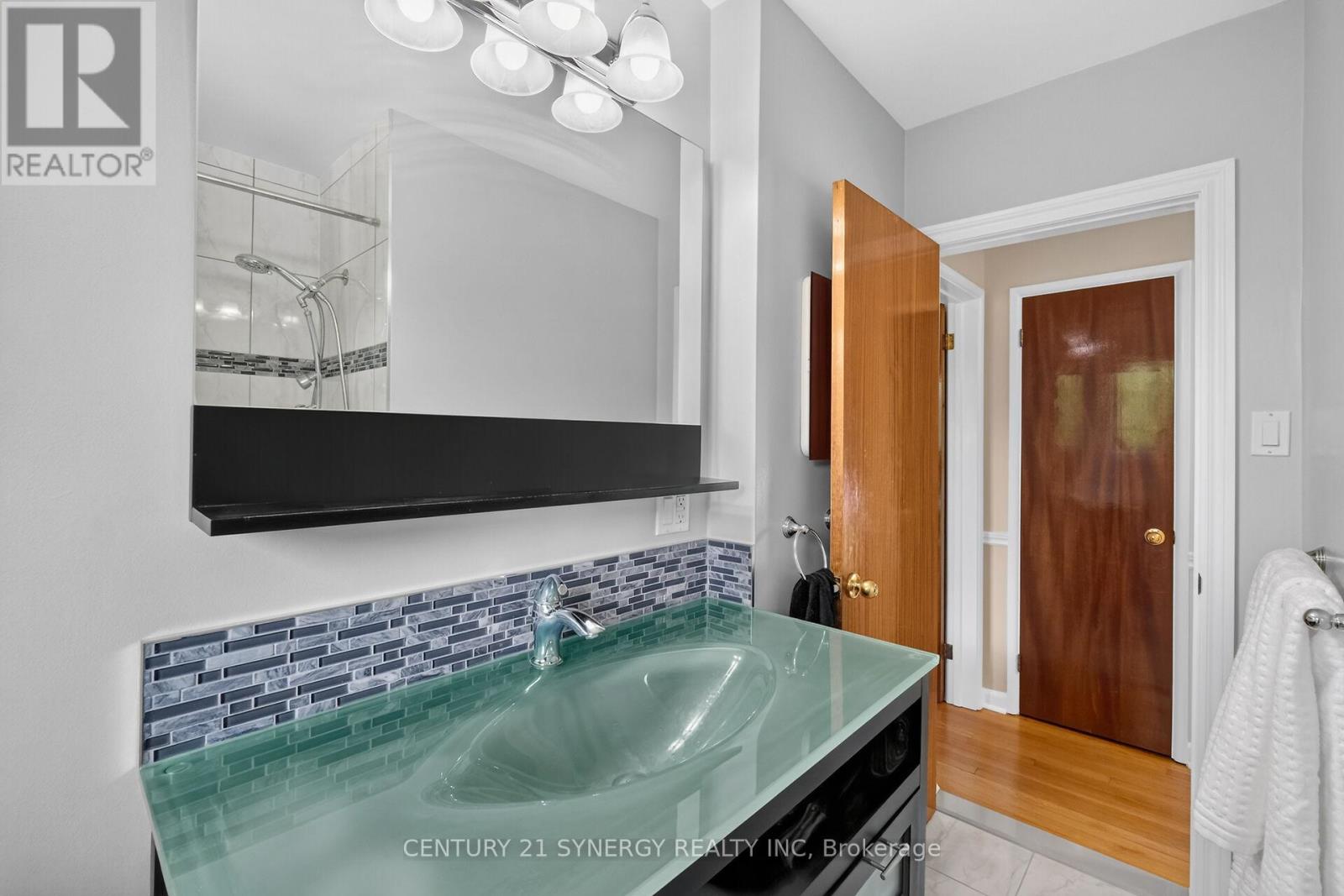 3 Bed, 2 Bath House for Sale in Ottawa – 20 SHERRY LANE, Ottawa – MLS# X13467240 - Image 64