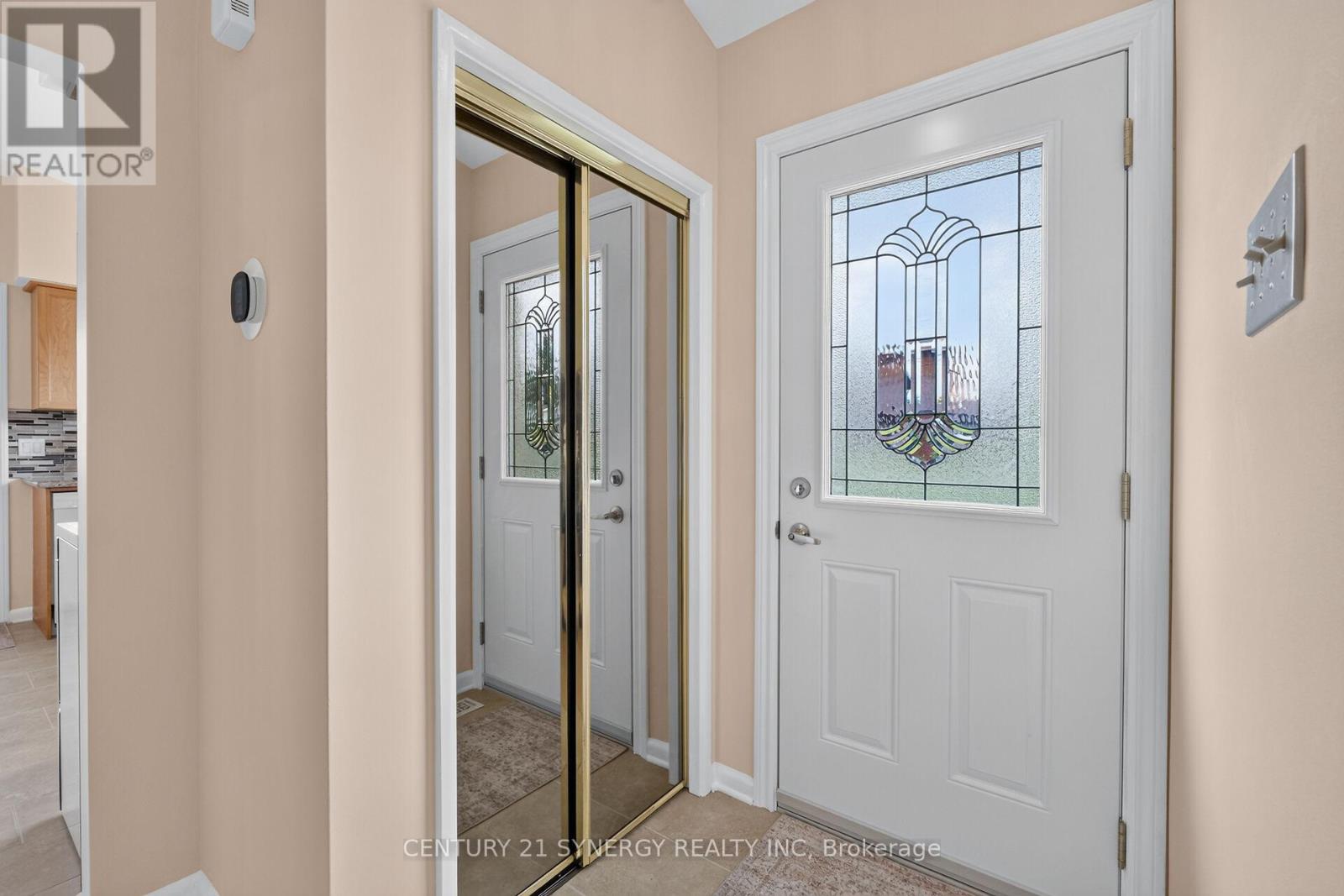 3 Bed, 2 Bath House for Sale in Ottawa – 20 SHERRY LANE, Ottawa – MLS# X13467240 - Image 11