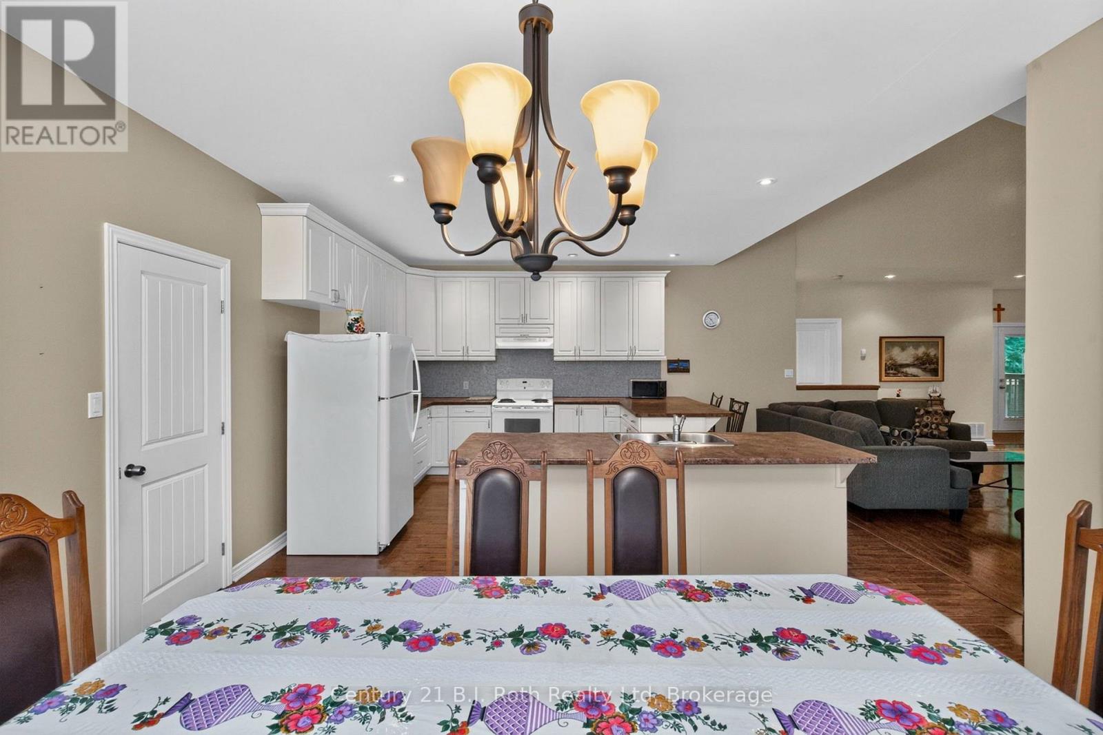 11 RUE KAROLA ROAD - 13
