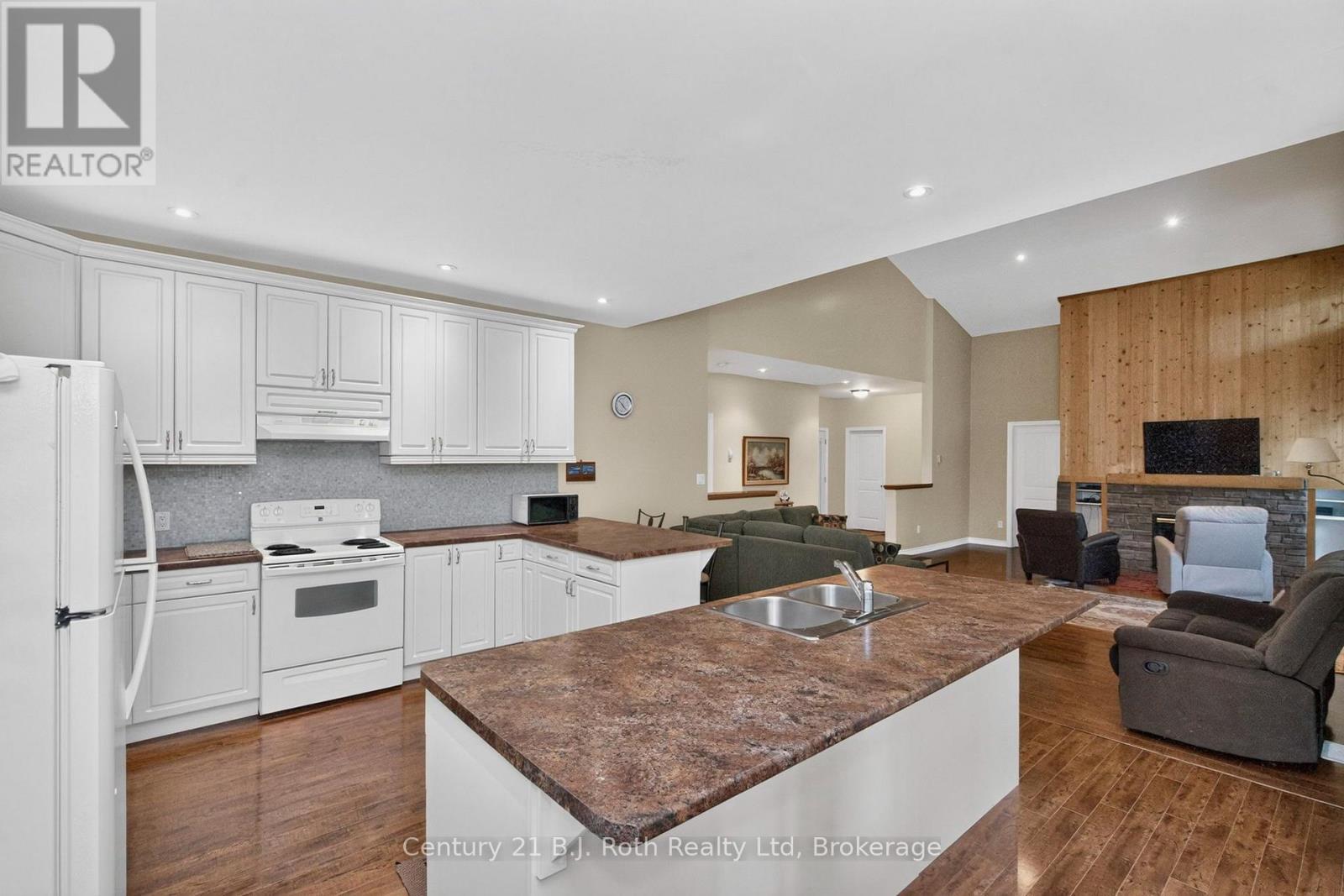 11 RUE KAROLA ROAD - 15