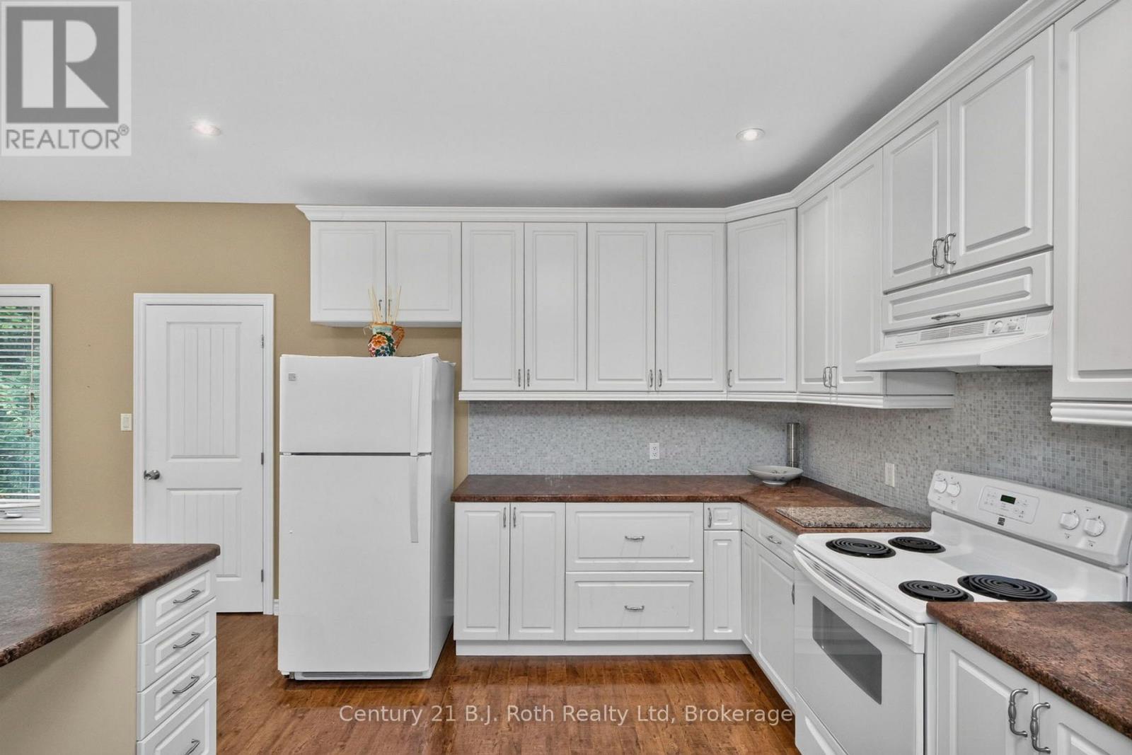 11 RUE KAROLA ROAD - 16