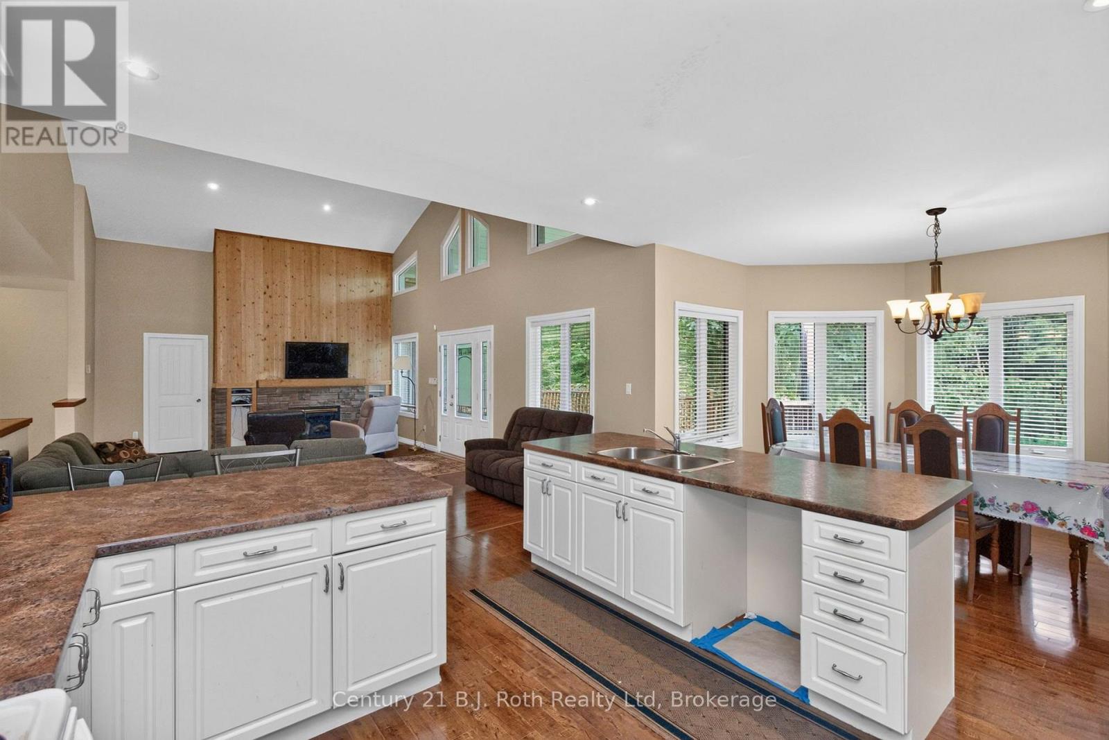 11 RUE KAROLA ROAD - 17