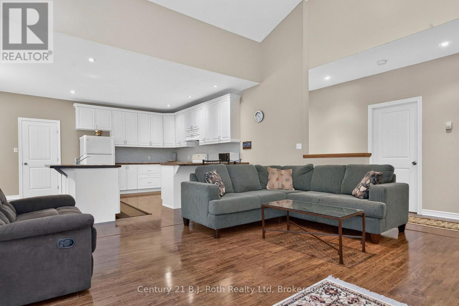 11 RUE KAROLA ROAD - 18