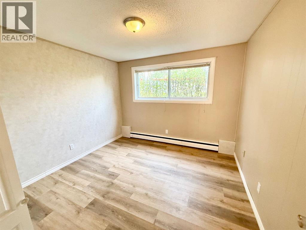 A & B, 110 MASKUTA Drive - 18