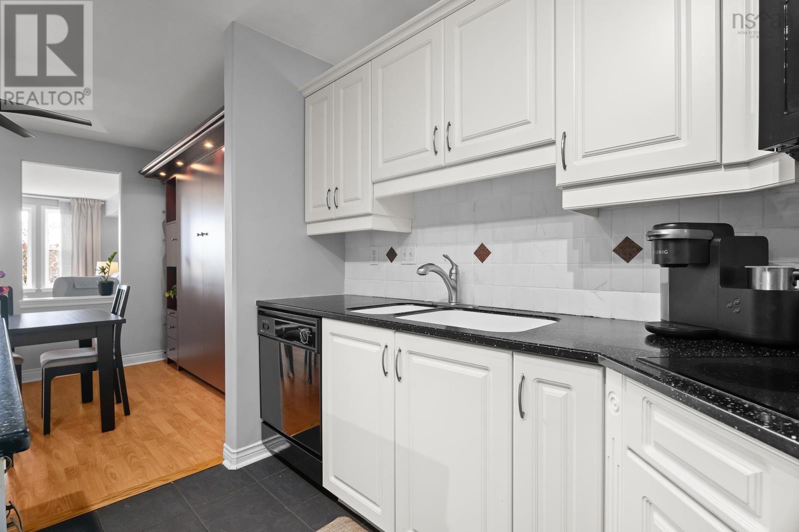 #407 2 Lake Drive - 18