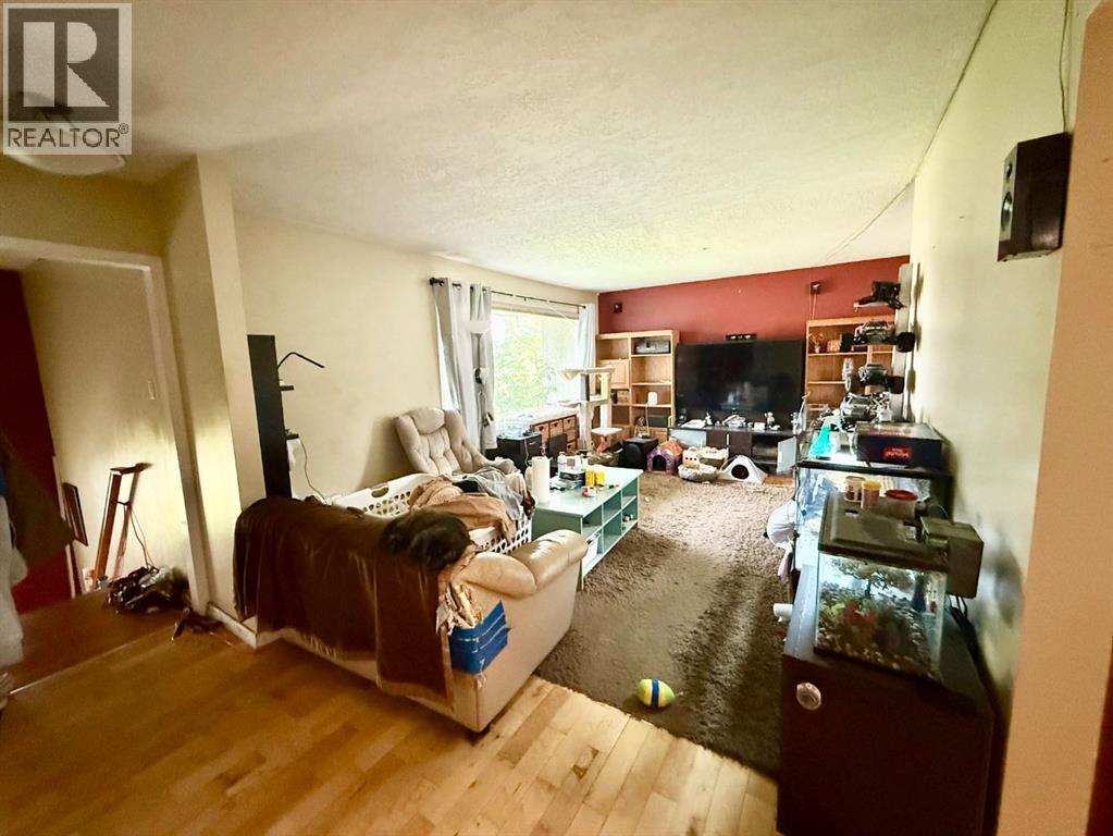 A & B, 110 MASKUTA Drive - 5