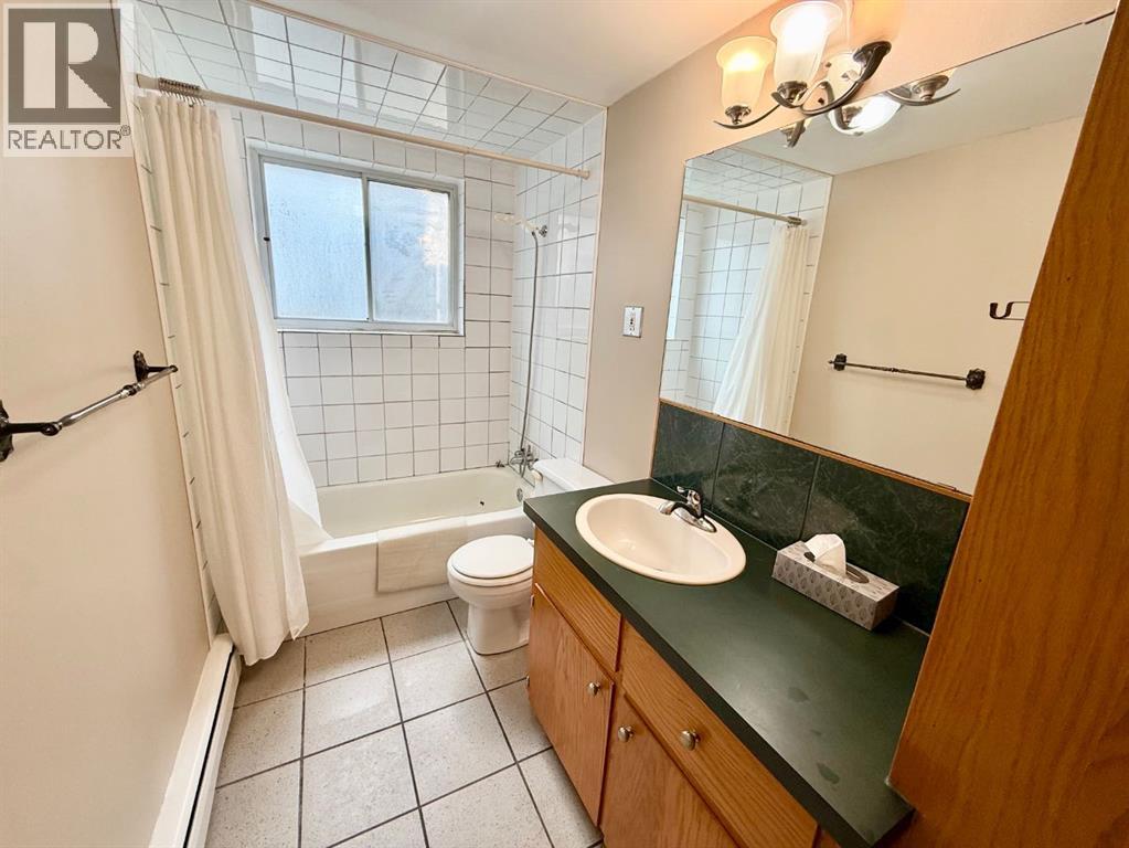 A & B, 110 MASKUTA Drive - 16