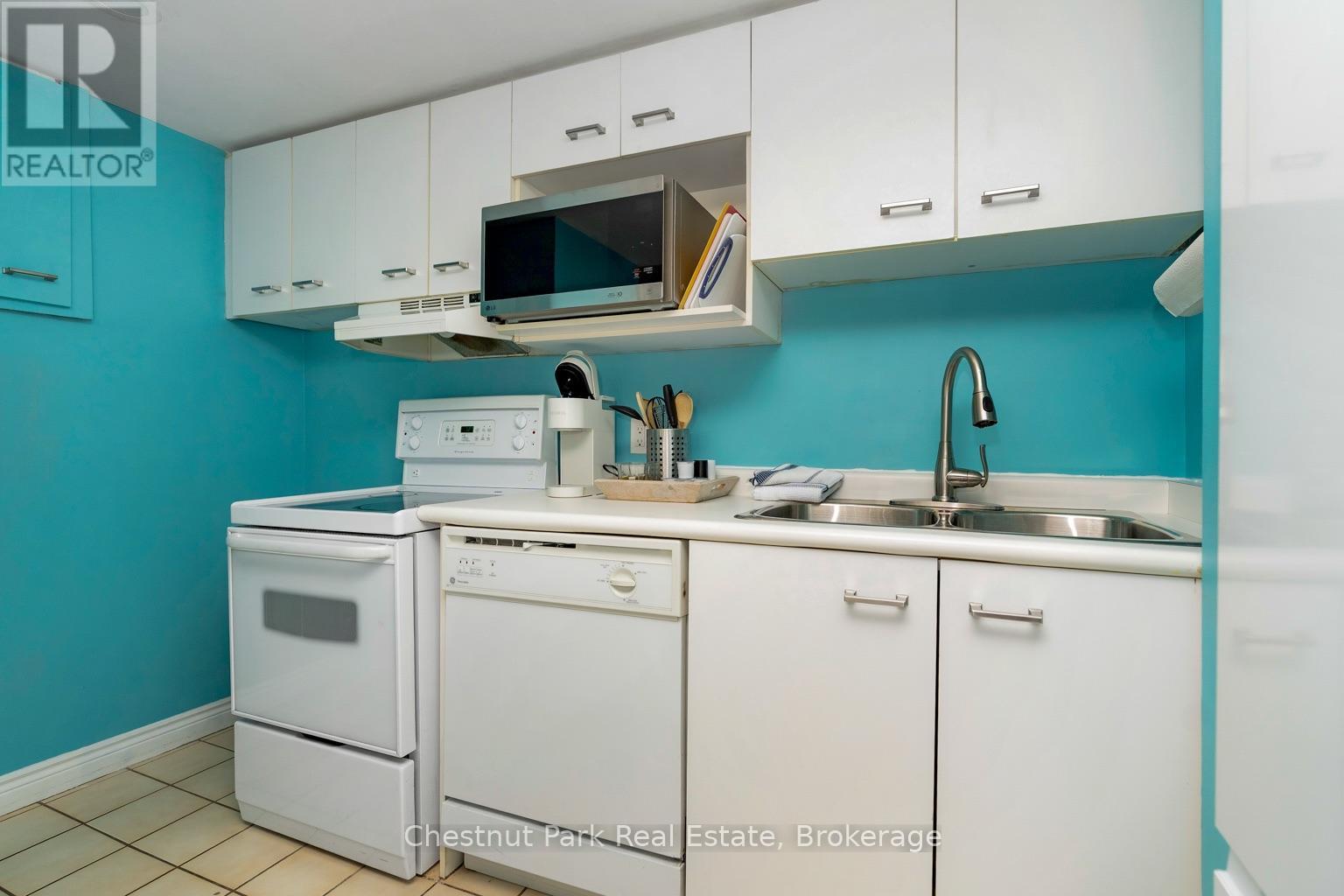 #306 796468 GREY ROAD 19 - 14
