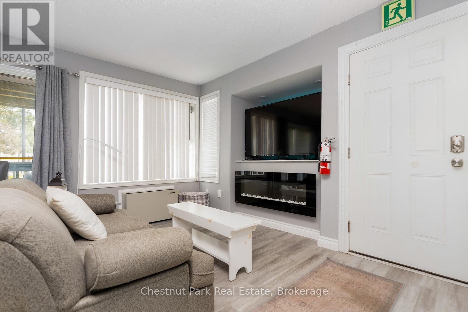#306 796468 GREY ROAD 19 - 6
