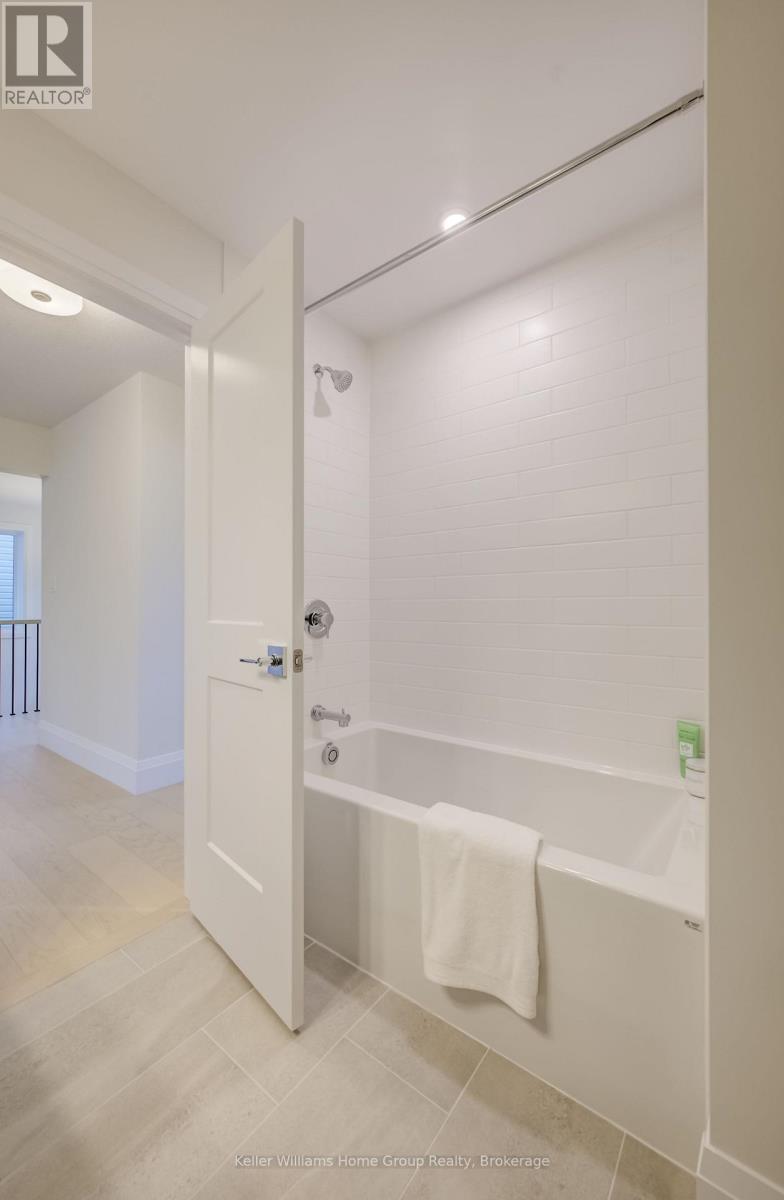 31 NICHOLAS WAY - 34