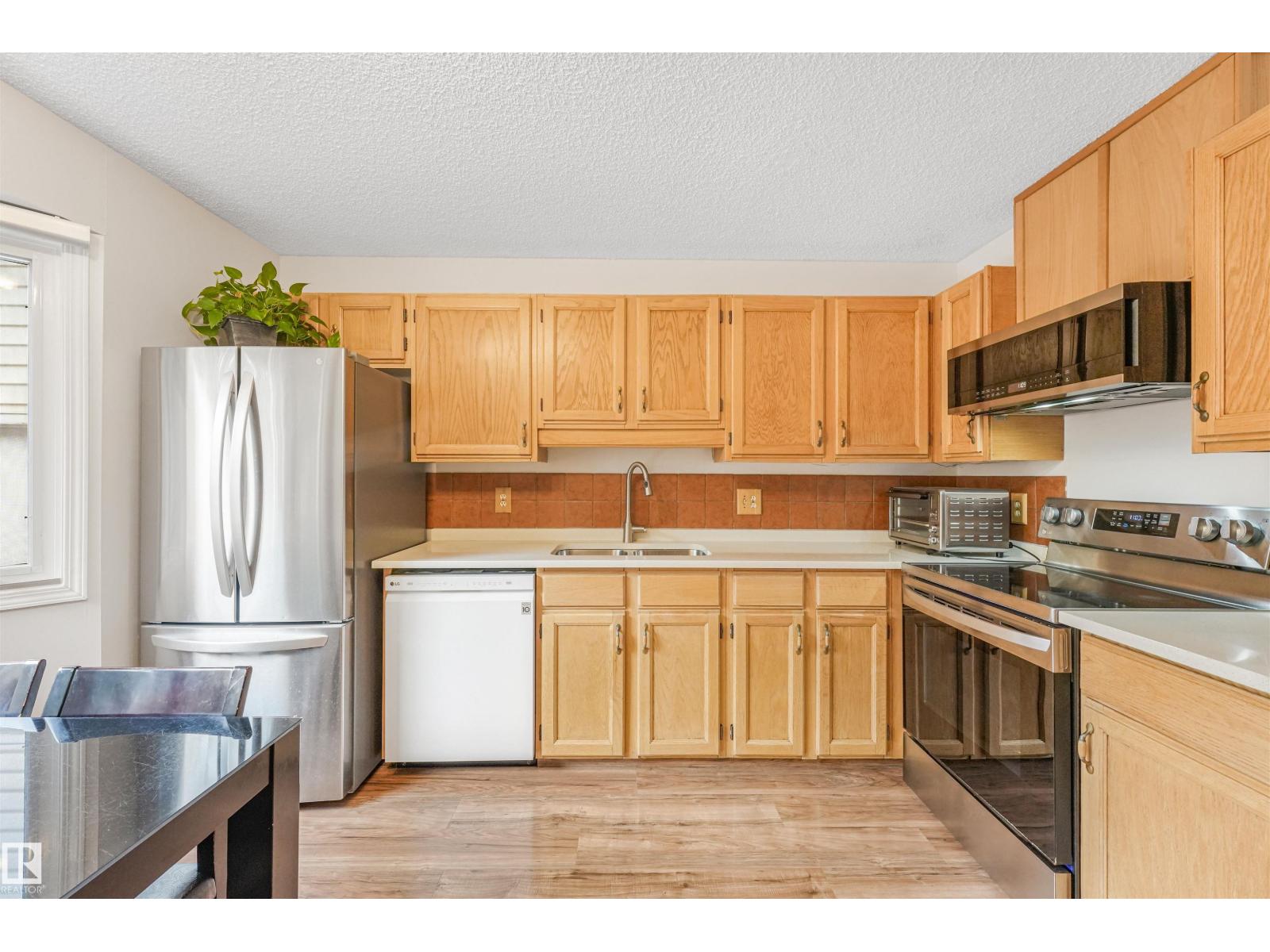 18611 57 AV NW - 18