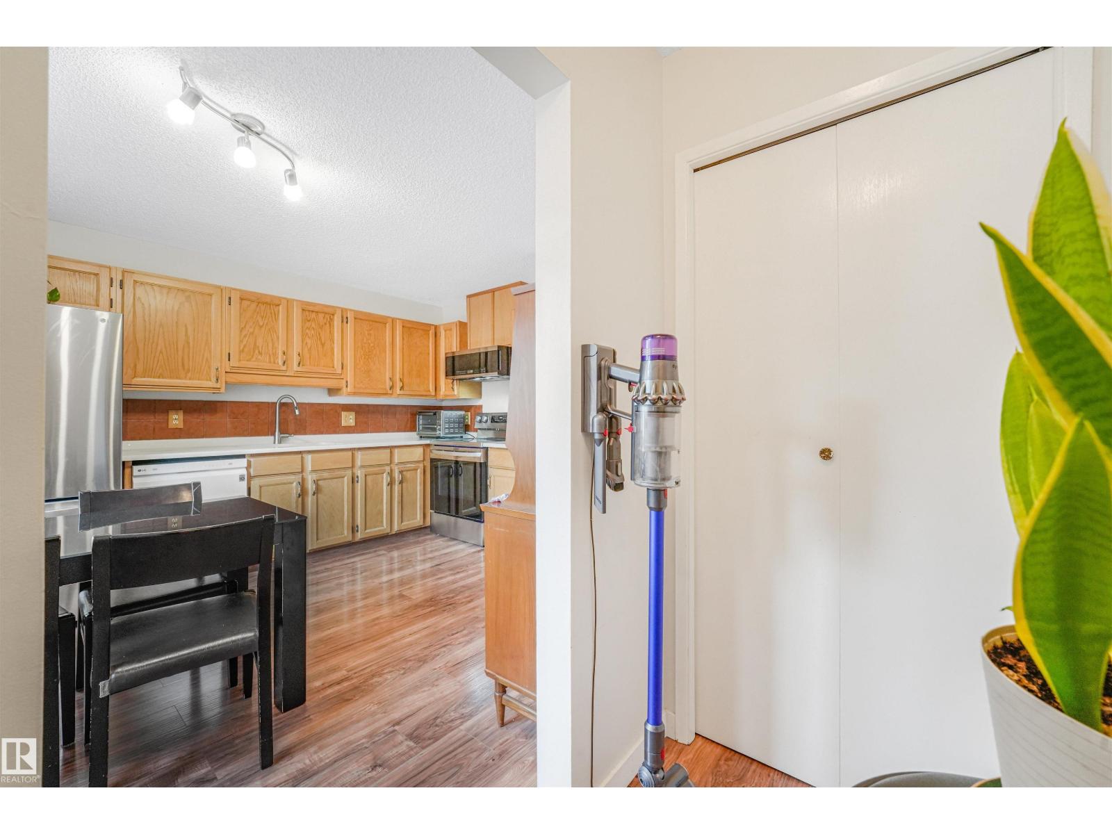 18611 57 AV NW - 24