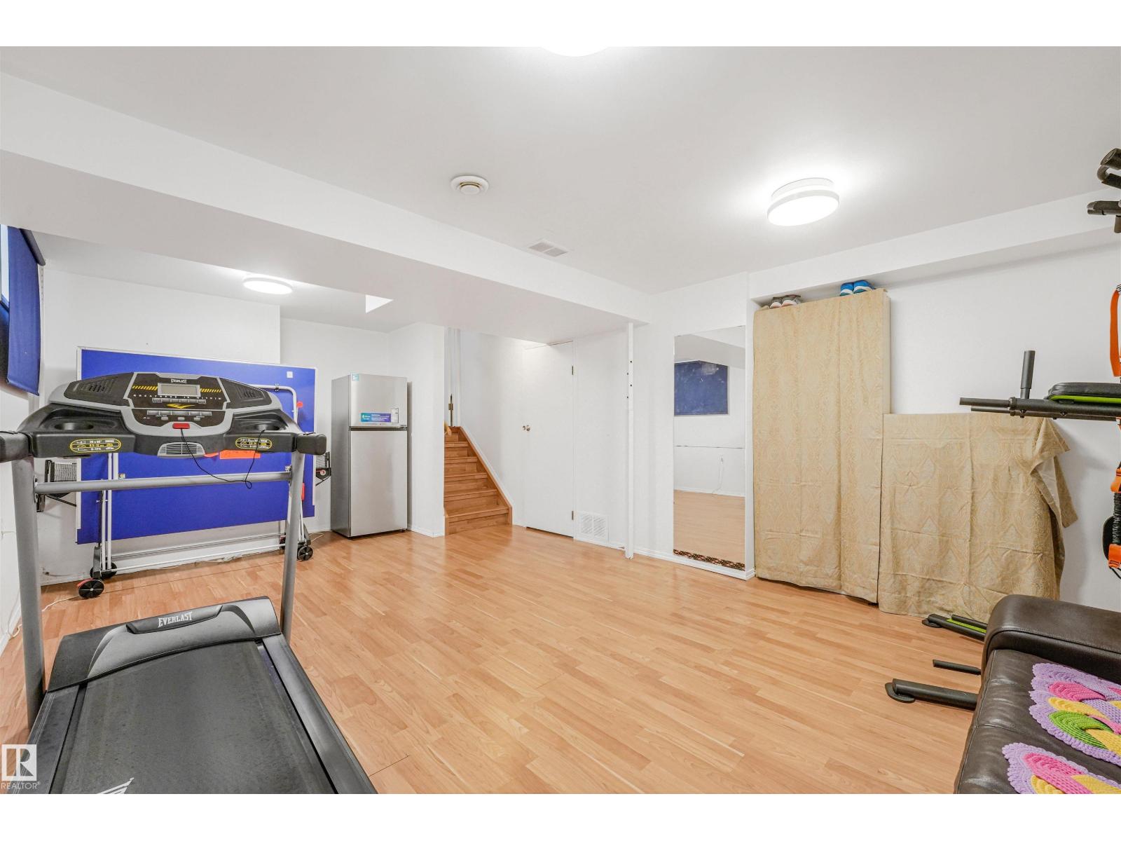 18611 57 AV NW - 44