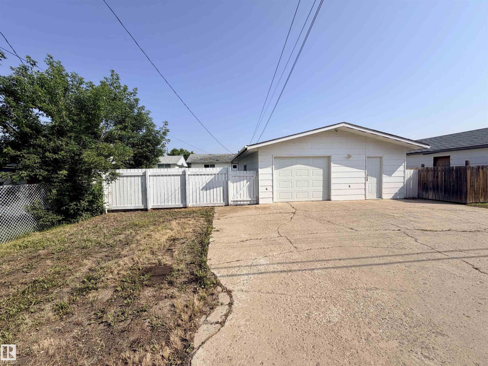 5117 51 AV - Image 25