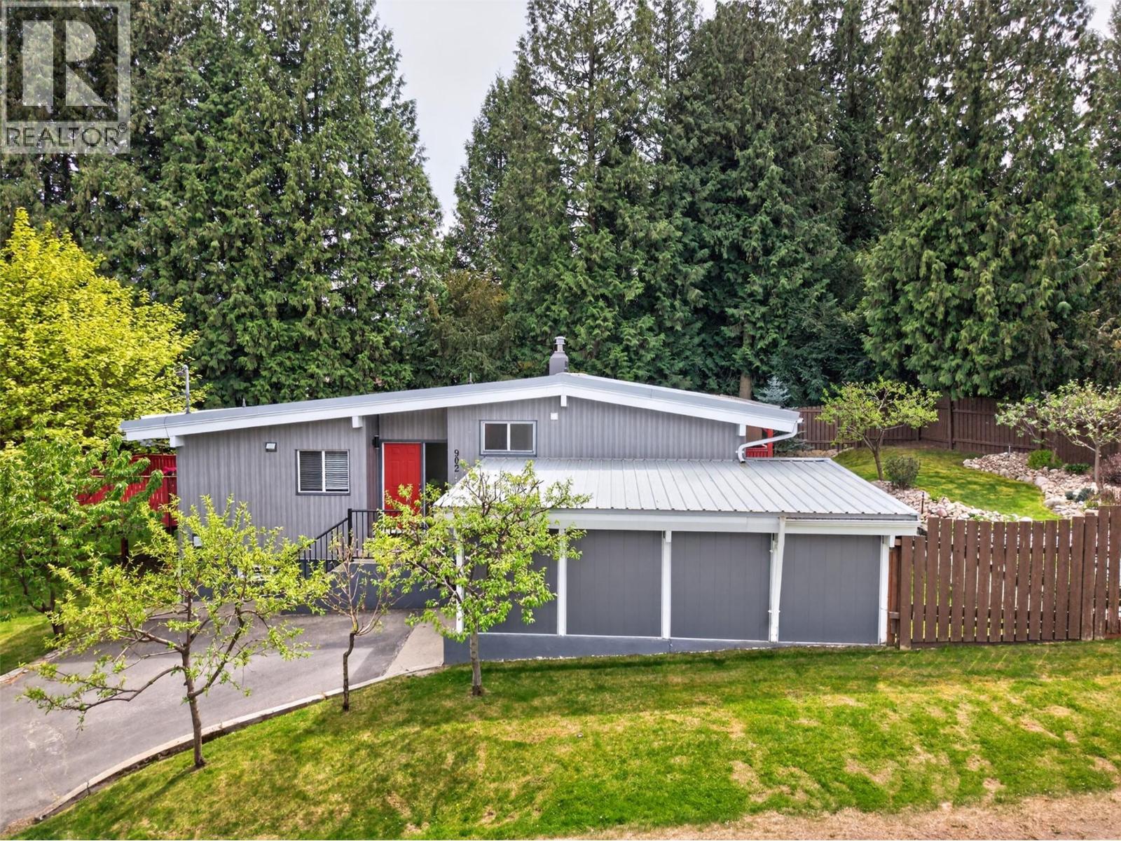 902 26th Street, Castlegar — photo 3