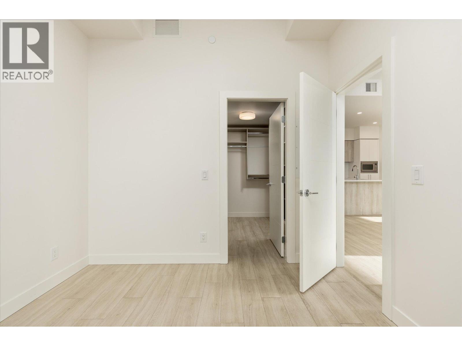 #408 3699 Capozzi Road - 17