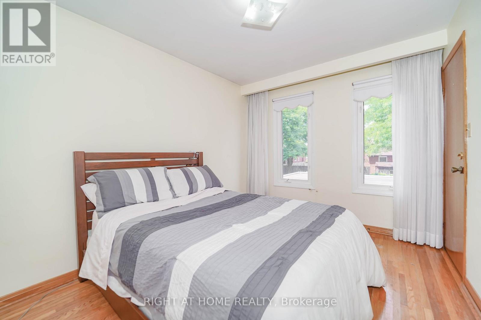 2 LAPWORTH CRESCENT - 21